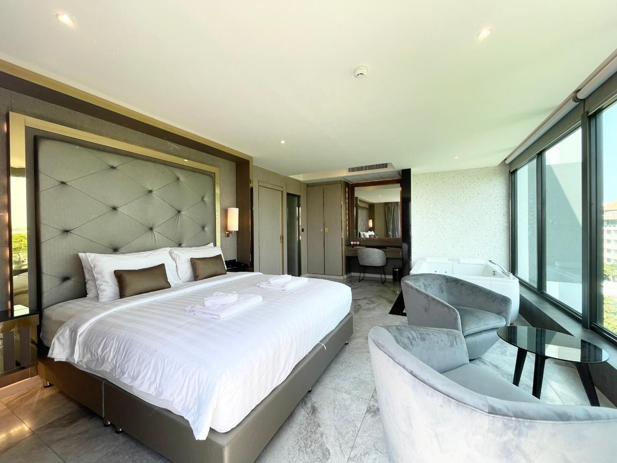 The TJ Hotel Jomtien Buitenkant foto