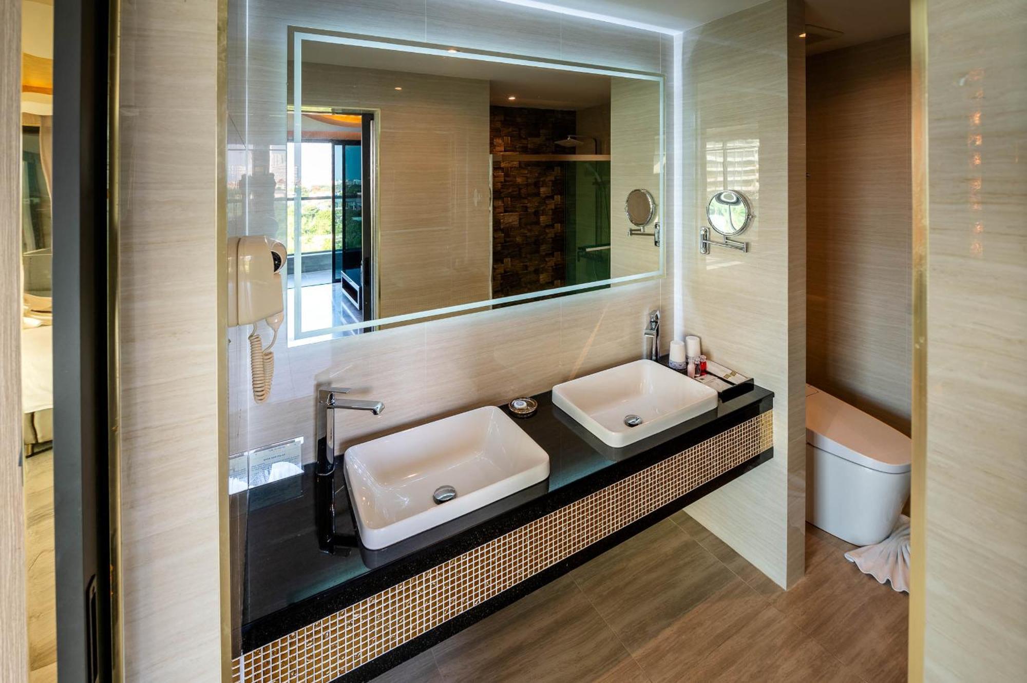 The TJ Hotel Jomtien Buitenkant foto