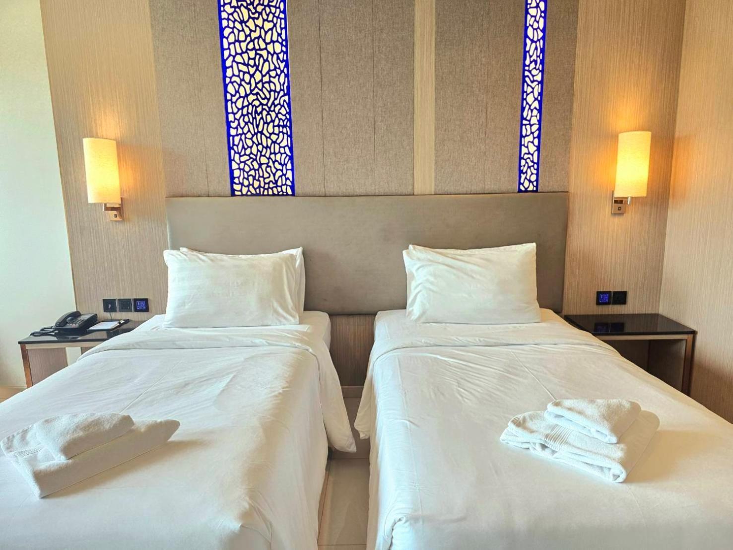 The TJ Hotel Jomtien Buitenkant foto