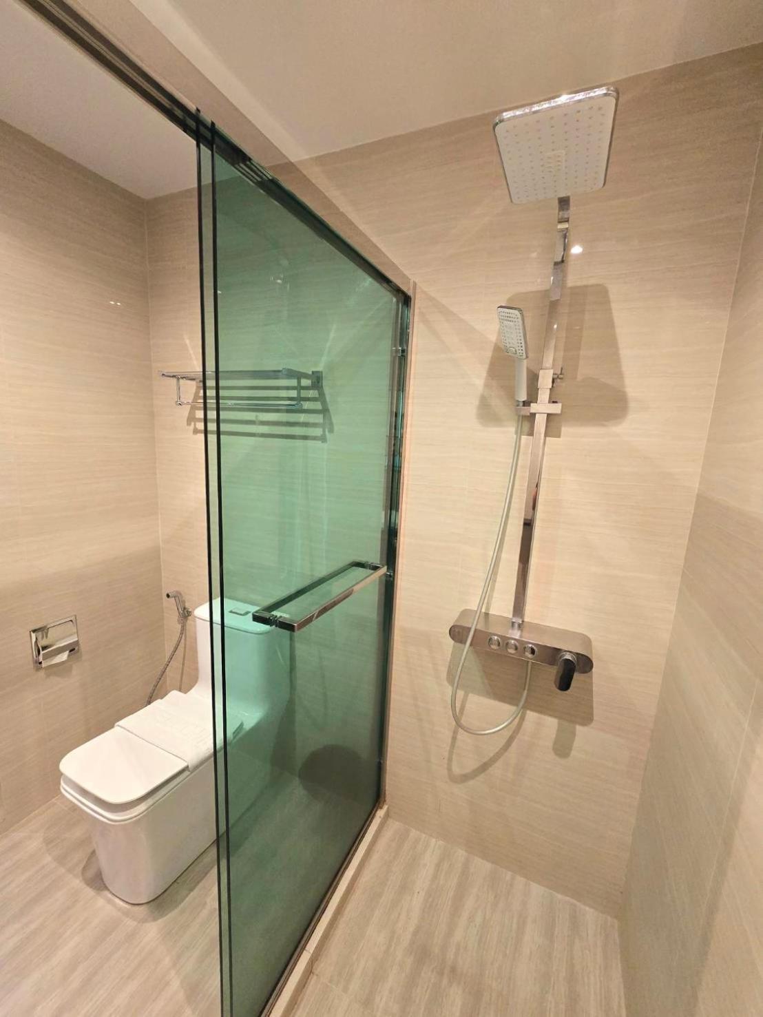 The TJ Hotel Jomtien Buitenkant foto