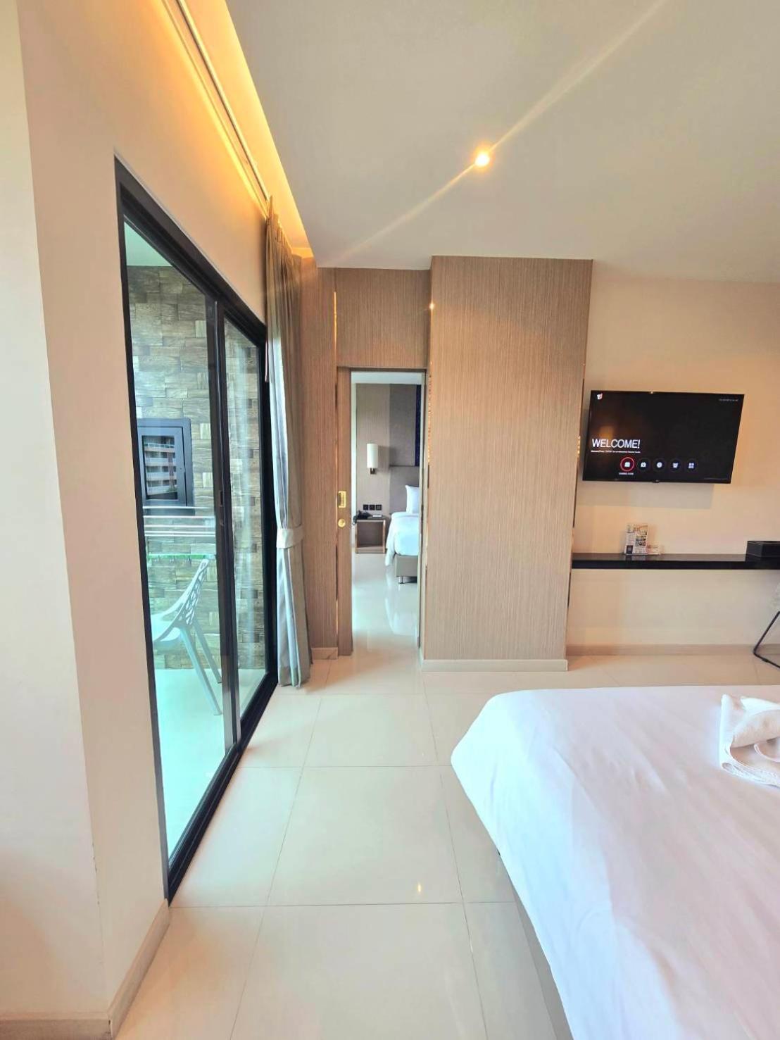 The TJ Hotel Jomtien Buitenkant foto