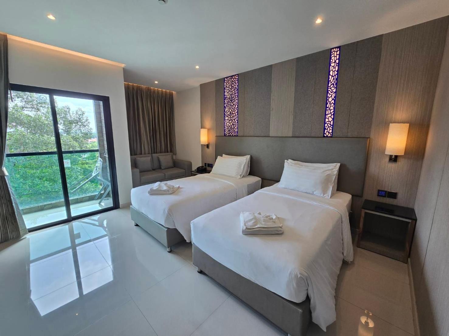 The TJ Hotel Jomtien Buitenkant foto