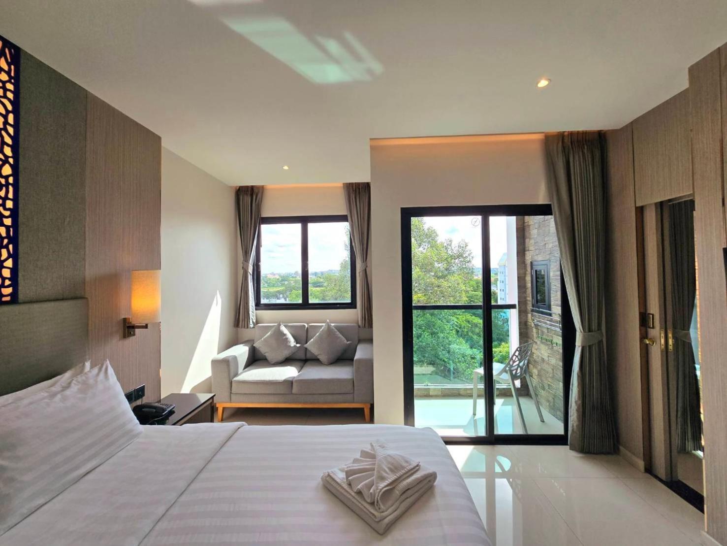 The TJ Hotel Jomtien Buitenkant foto