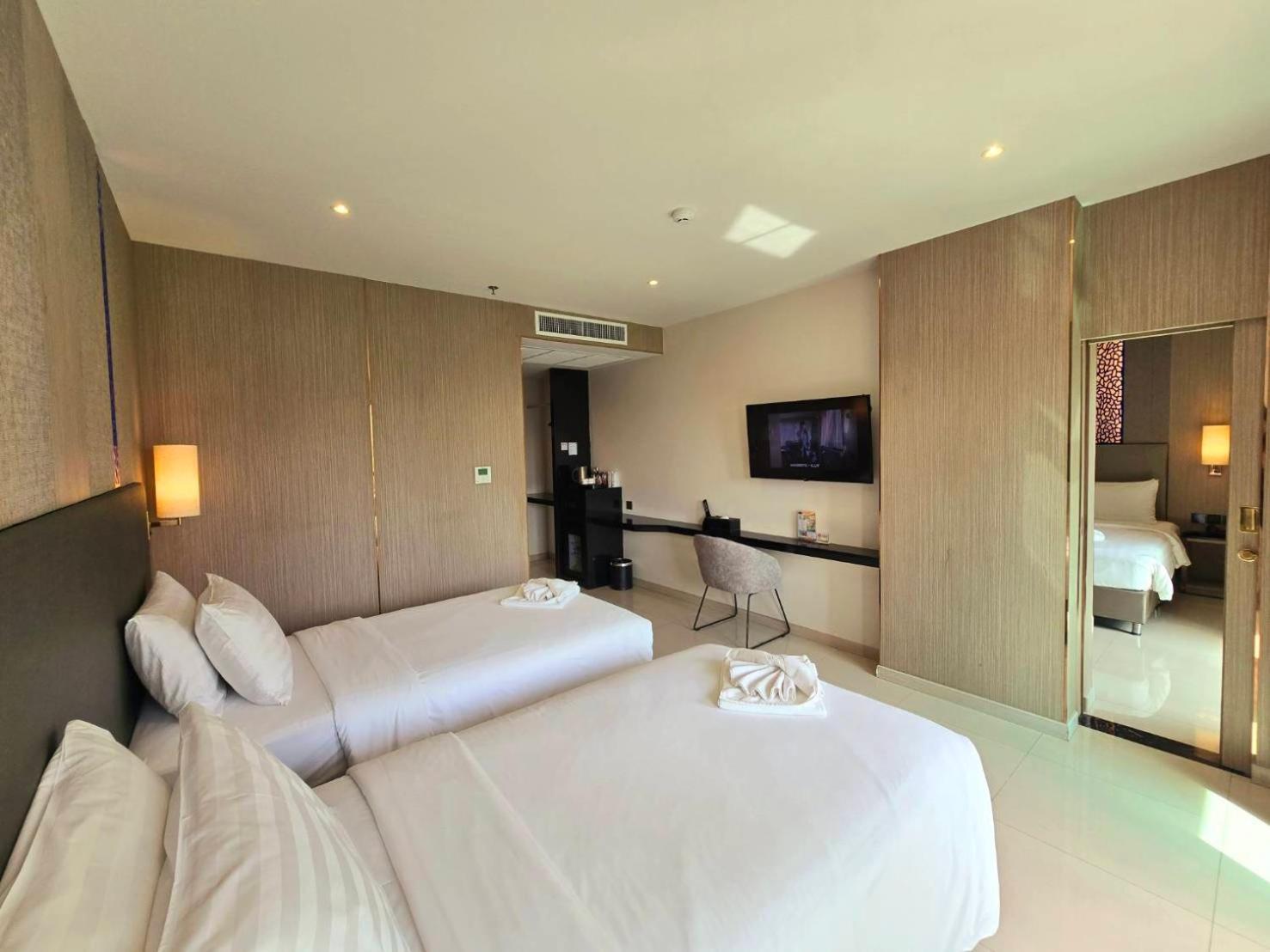 The TJ Hotel Jomtien Buitenkant foto