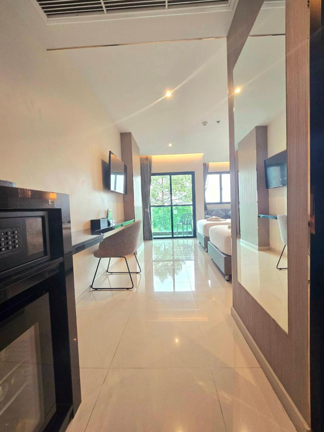 The TJ Hotel Jomtien Buitenkant foto