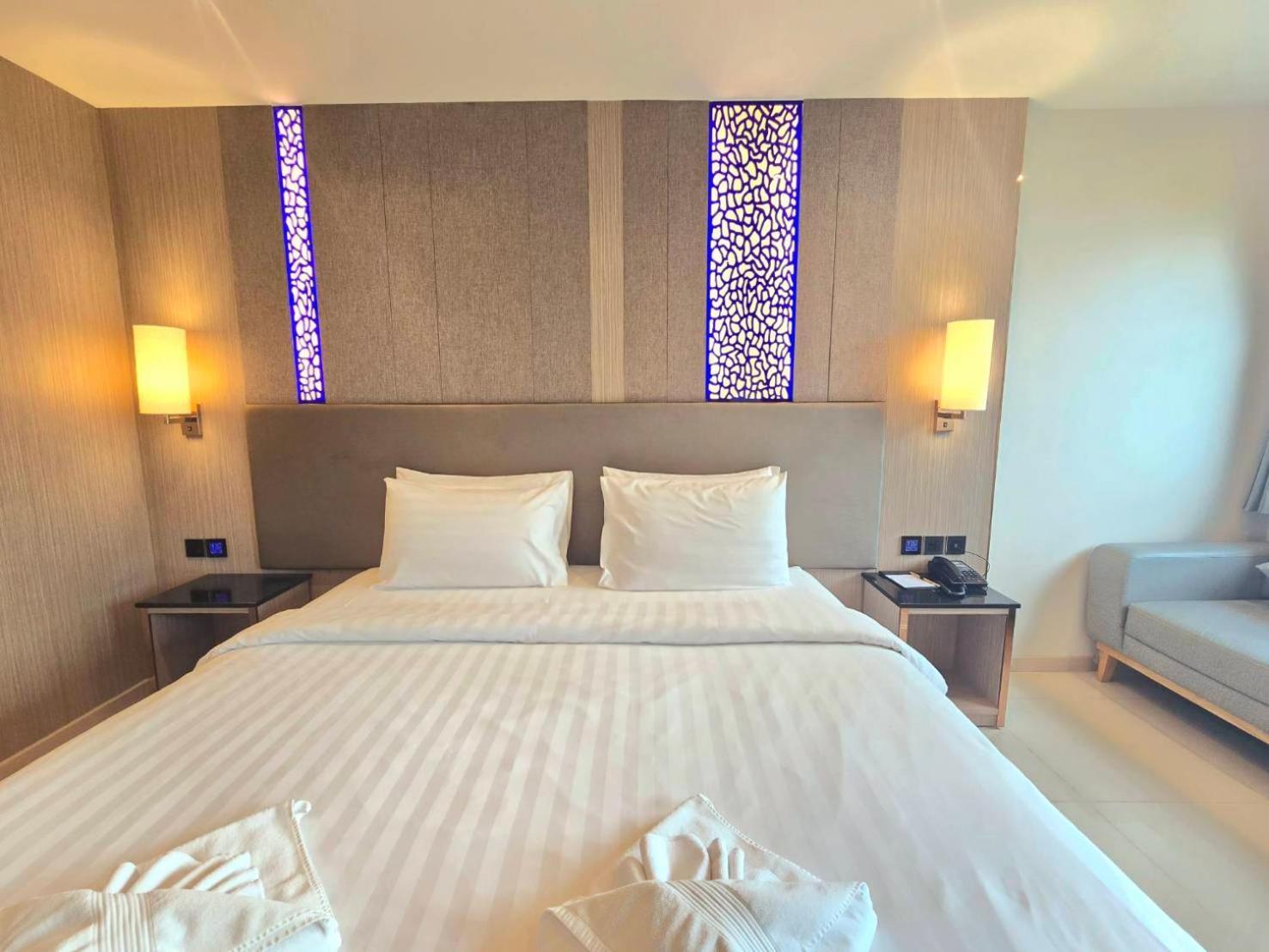 The TJ Hotel Jomtien Buitenkant foto