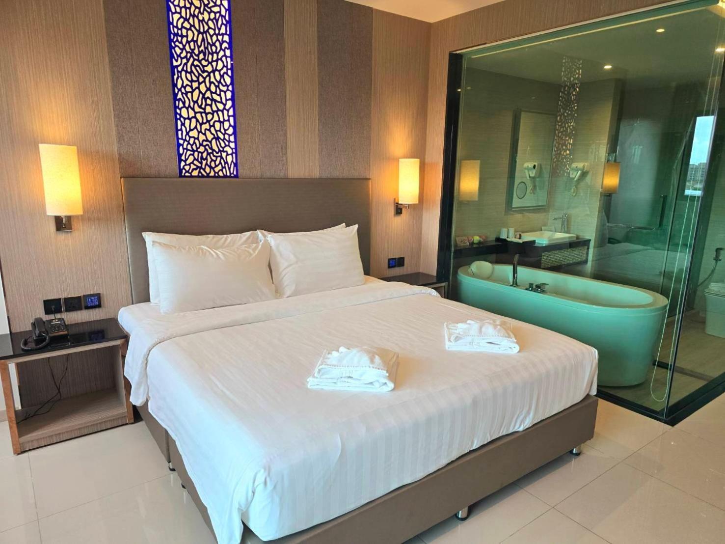 The TJ Hotel Jomtien Buitenkant foto