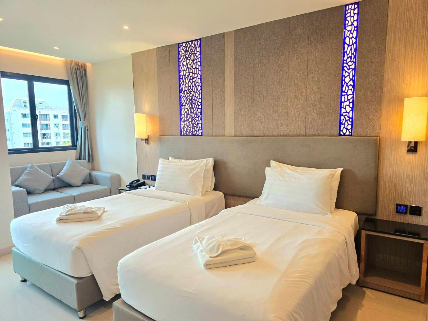 The TJ Hotel Jomtien Buitenkant foto