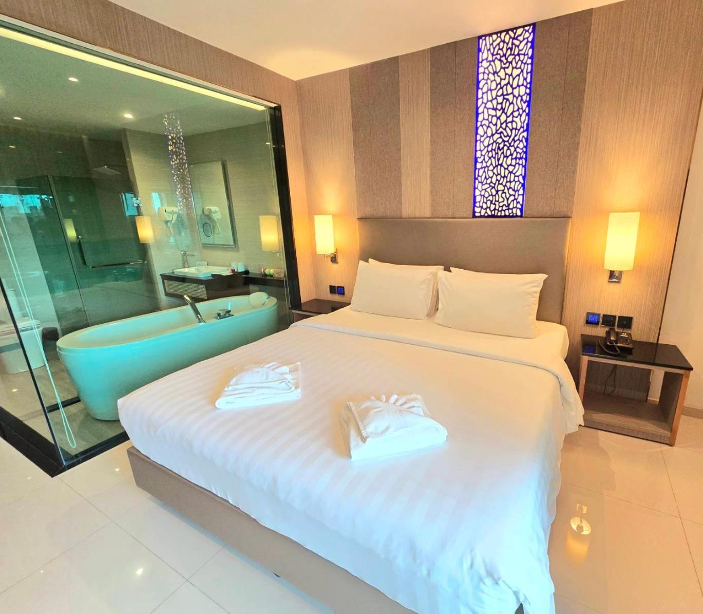 The TJ Hotel Jomtien Buitenkant foto