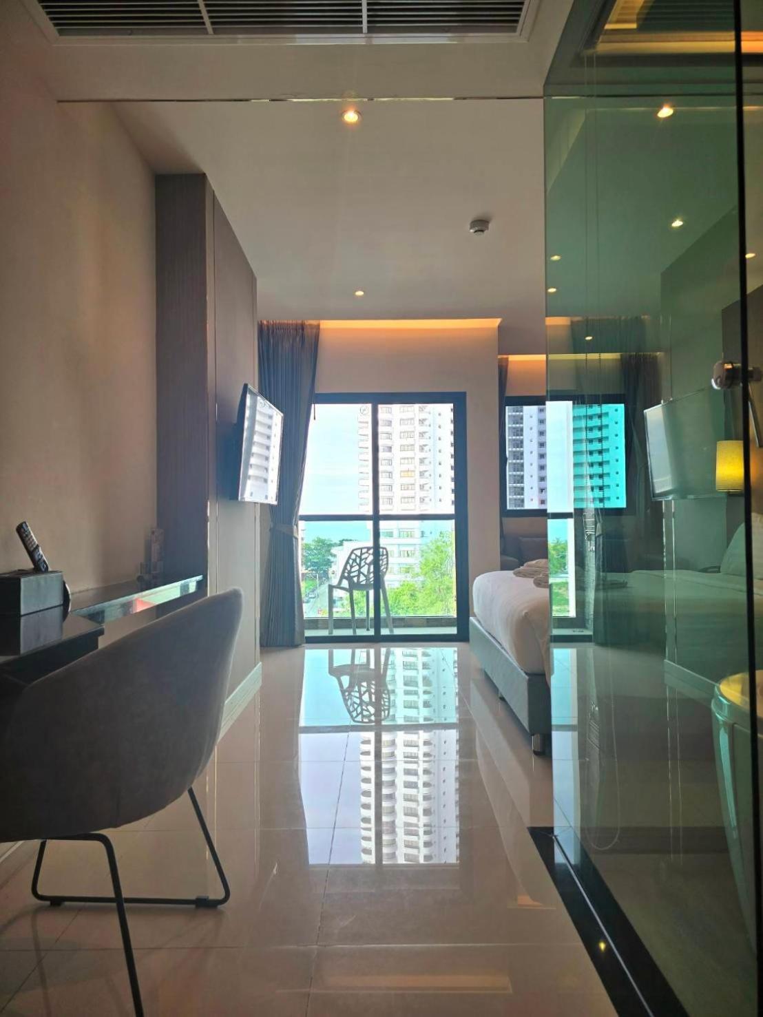 The TJ Hotel Jomtien Buitenkant foto