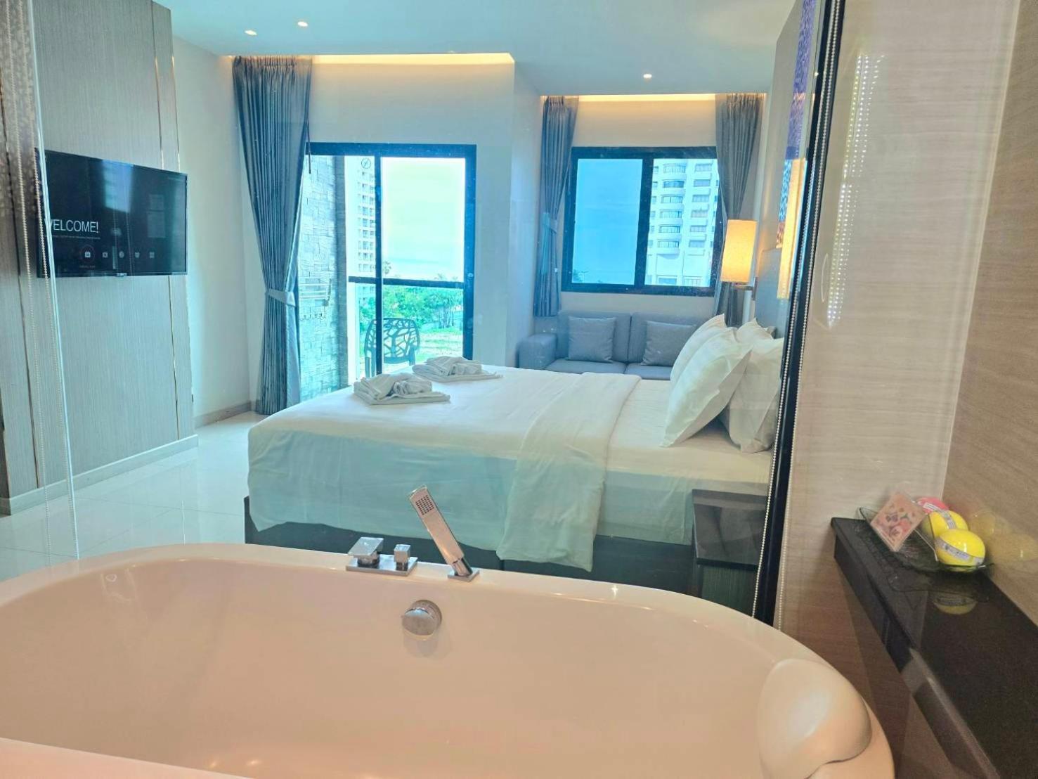 The TJ Hotel Jomtien Buitenkant foto