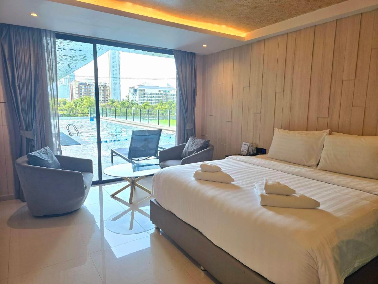 The TJ Hotel Jomtien Buitenkant foto