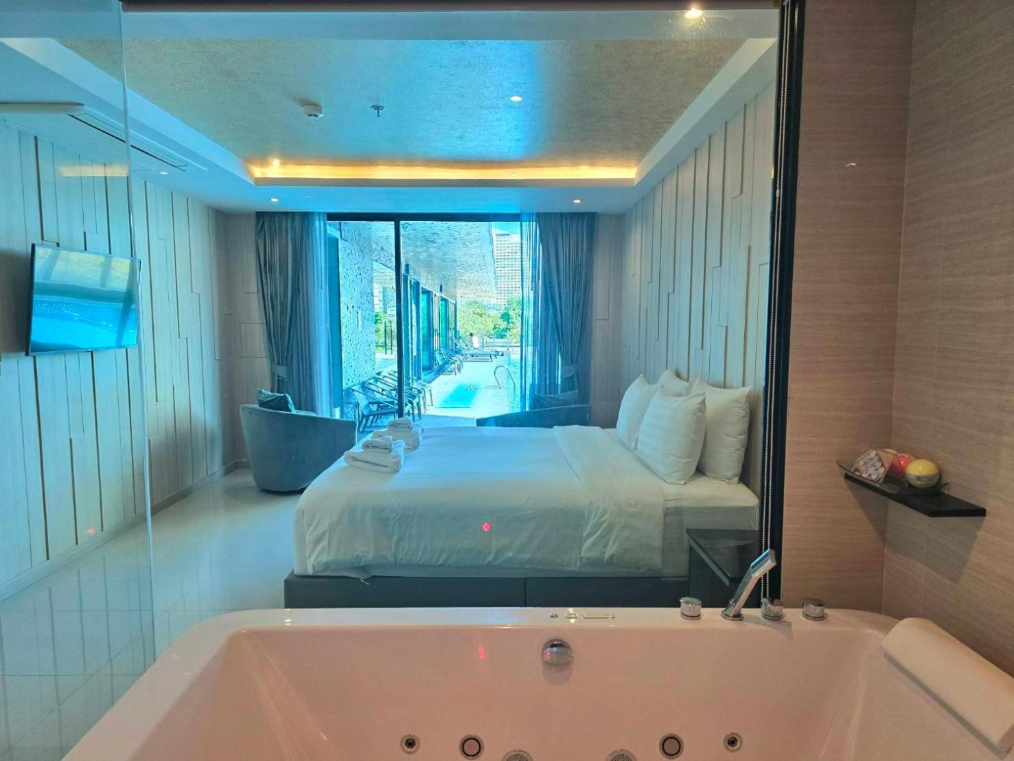 The TJ Hotel Jomtien Buitenkant foto