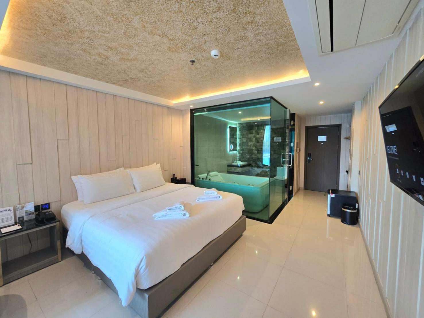 The TJ Hotel Jomtien Buitenkant foto