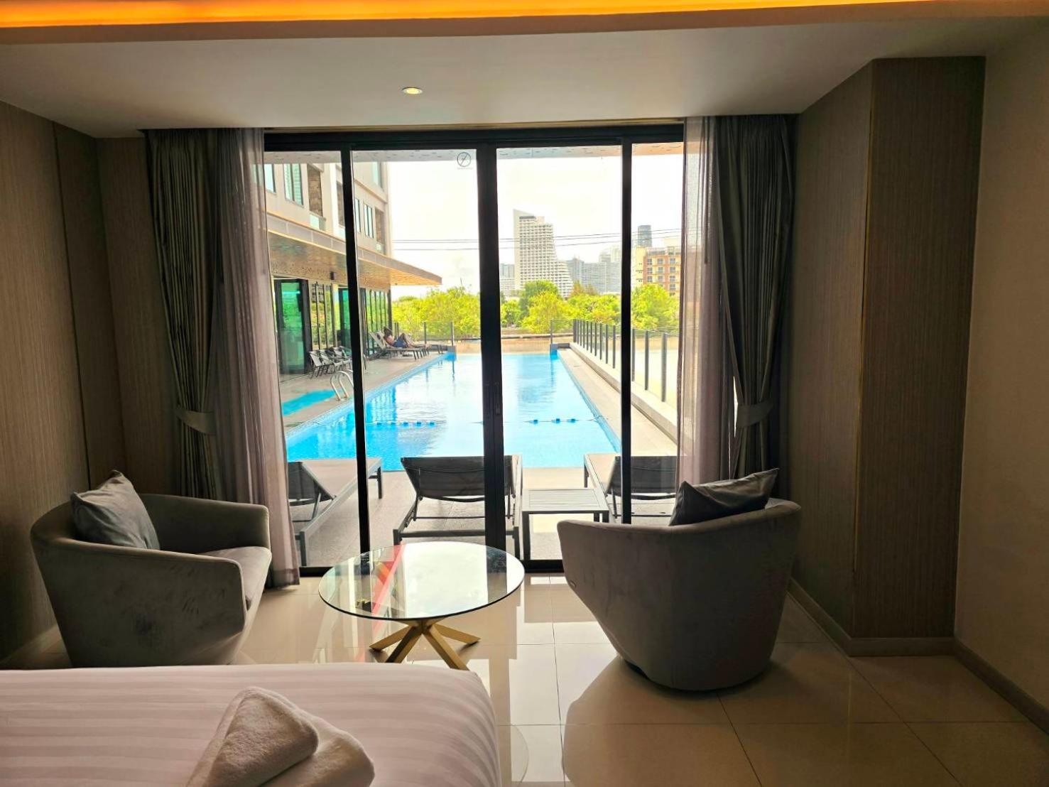 The TJ Hotel Jomtien Buitenkant foto