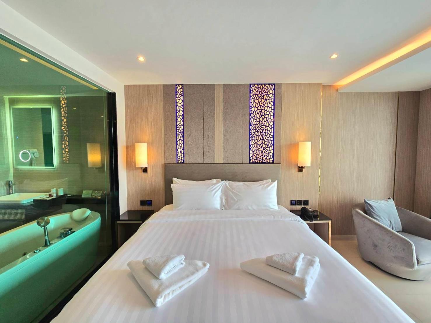 The TJ Hotel Jomtien Buitenkant foto
