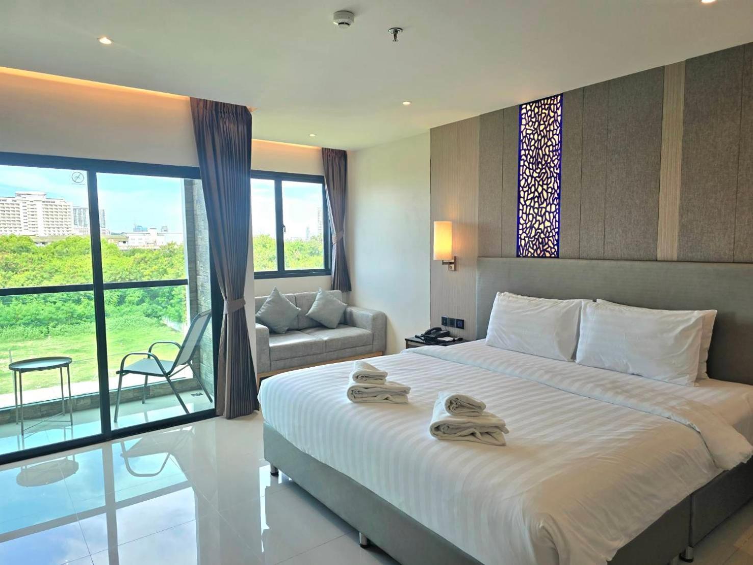 The TJ Hotel Jomtien Buitenkant foto