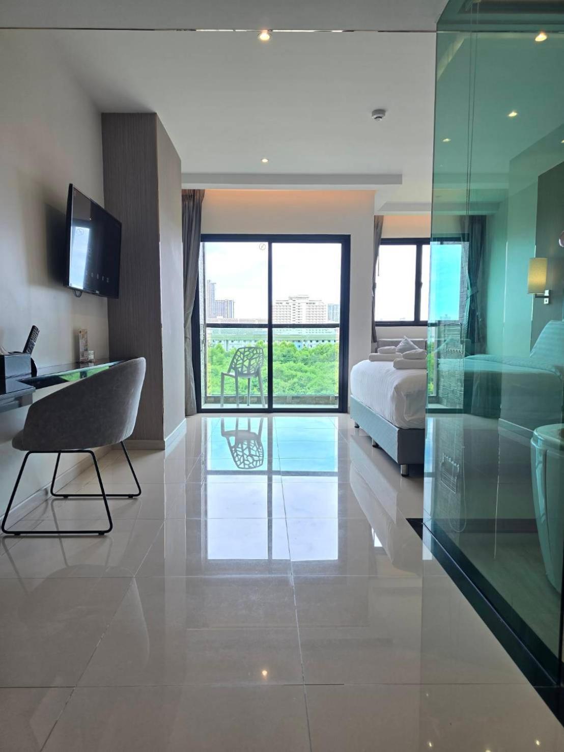 The TJ Hotel Jomtien Buitenkant foto