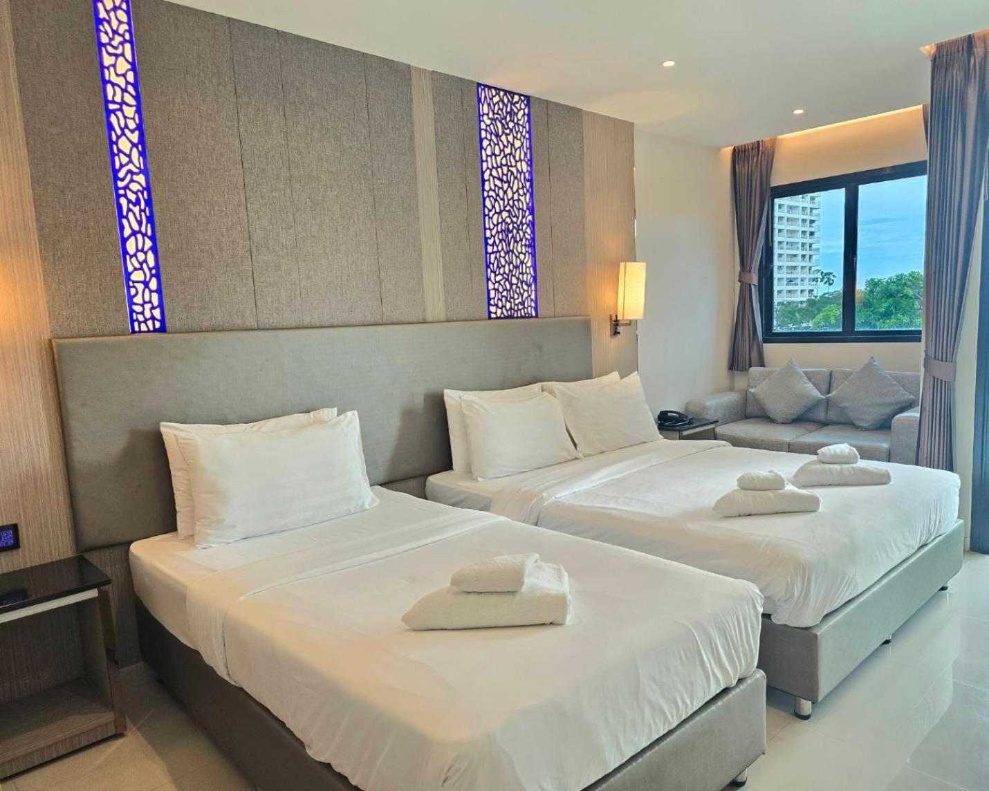 The TJ Hotel Jomtien Buitenkant foto
