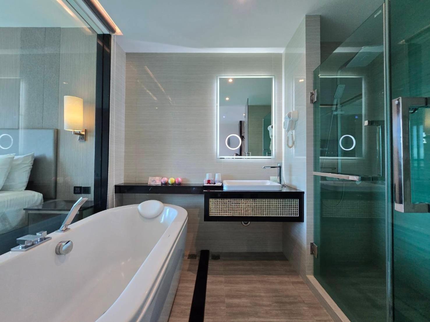 The TJ Hotel Jomtien Buitenkant foto