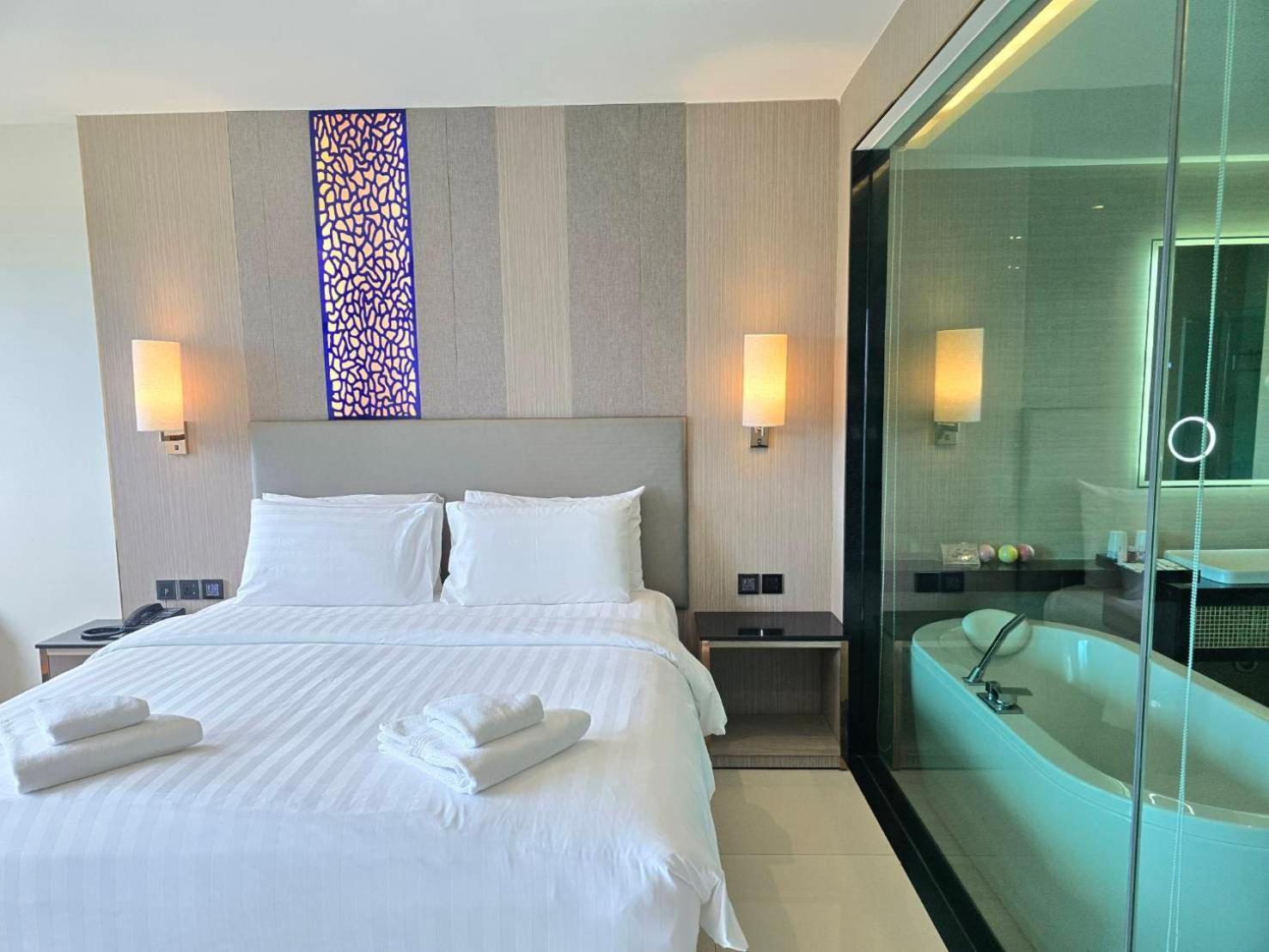 The TJ Hotel Jomtien Buitenkant foto