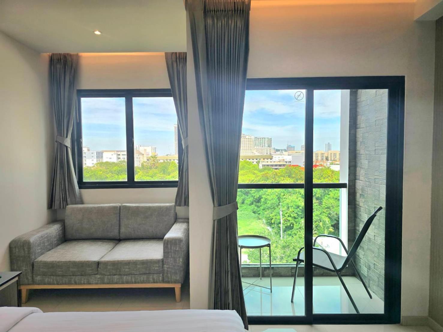 The TJ Hotel Jomtien Buitenkant foto