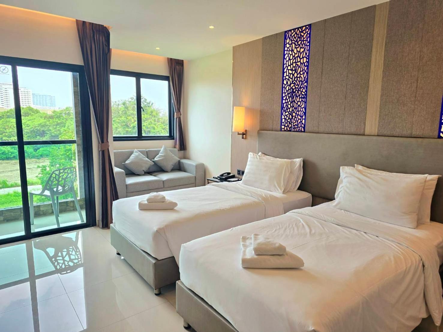 The TJ Hotel Jomtien Buitenkant foto